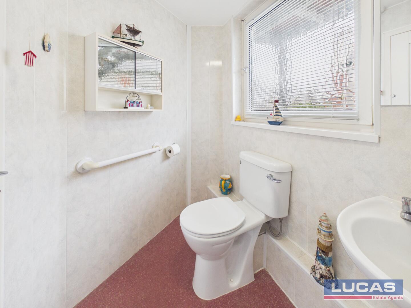 Capel Lodge, Ravenspoint Road, Trearddur Bay